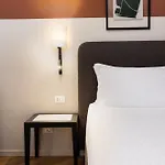 Crowne Plaza By Ihg Otel