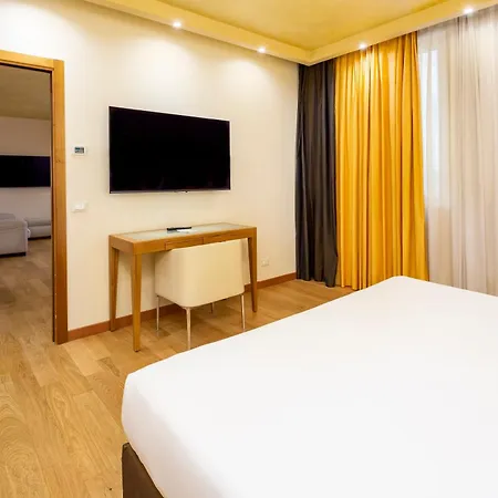 Crowne Plaza By Ihg Hotel