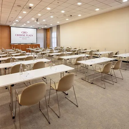 Crowne Plaza By Ihg Отель