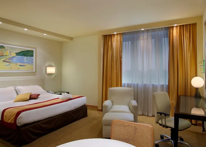 Crowne Plaza By Ihg فندق