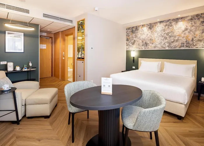 Crowne Plaza By Ihg 4*