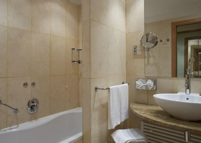 Crowne Plaza By Ihg فندق