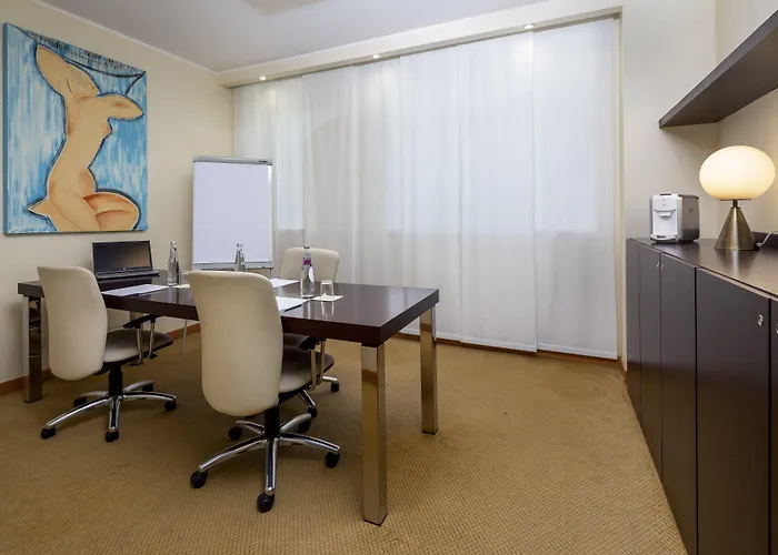 Crowne Plaza By Ihg فندق