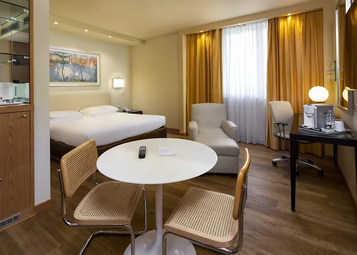 فندق Crowne Plaza By Ihg 4*