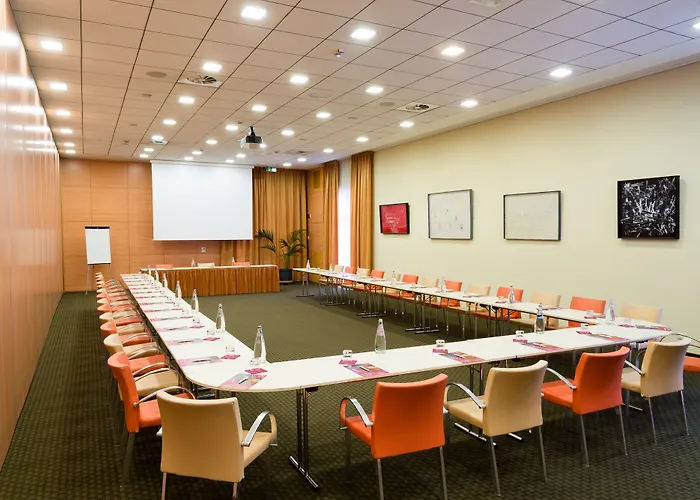 Crowne Plaza By Ihg 4*