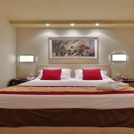 Crowne Plaza By Ihg 4*