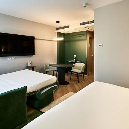 Crowne Plaza By Ihg Hotel 4*