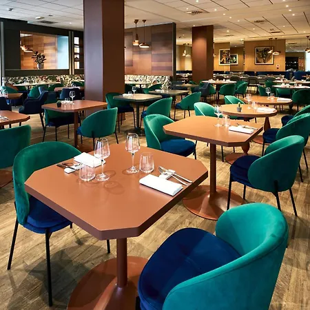 ホテル クラウン プラザ 4*