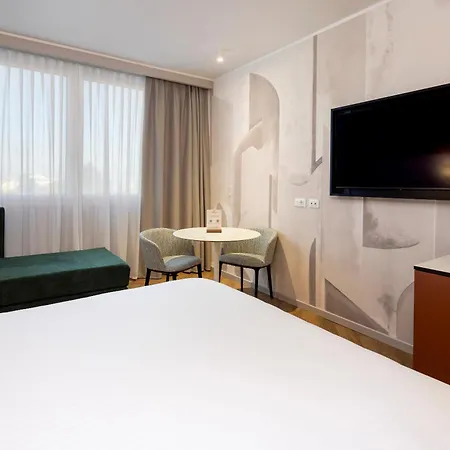 クラウン プラザ ホテル 4*