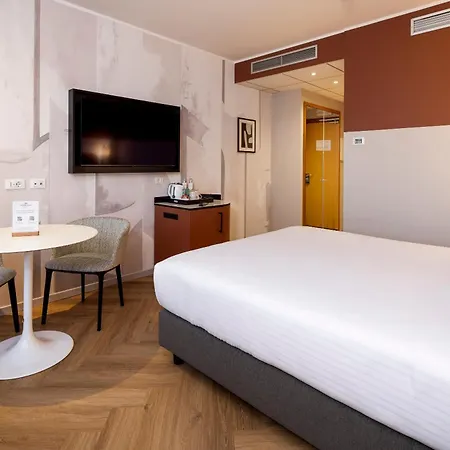 Hotel Crowne Plaza By Ihg 4*