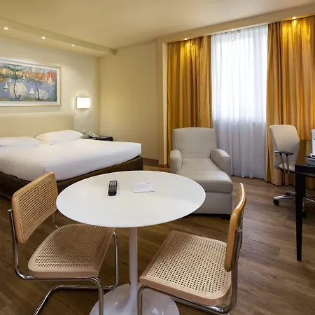 ホテル クラウン プラザ 4*