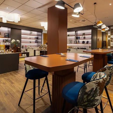 ホテル クラウン プラザ 4*