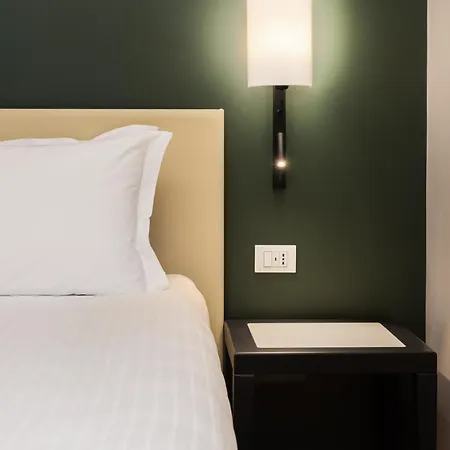 クラウン プラザ ホテル 4*