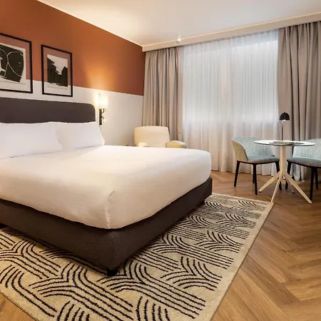 ホテル クラウン プラザ 4*