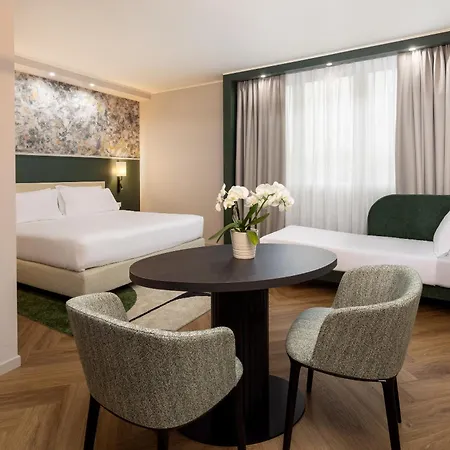 クラウン プラザ ホテル 4*