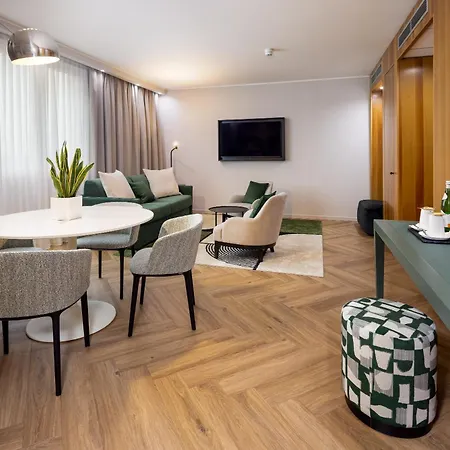 Crowne Plaza By Ihg Hotel