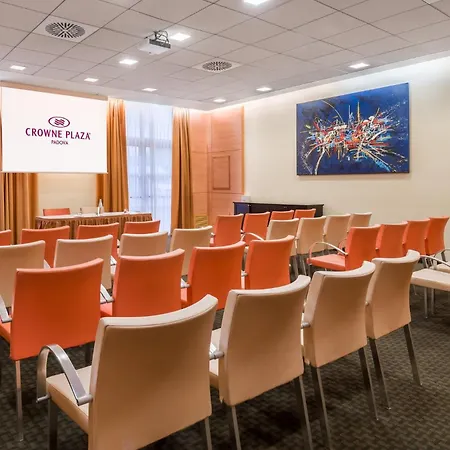 Crowne Plaza By Ihg Отель