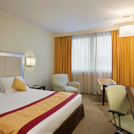 Crowne Plaza By Ihg 4*
