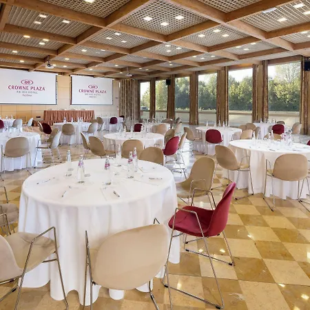 Crowne Plaza By Ihg Hotel