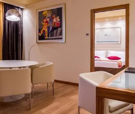 Hotel Crowne Plaza By Ihg 4*