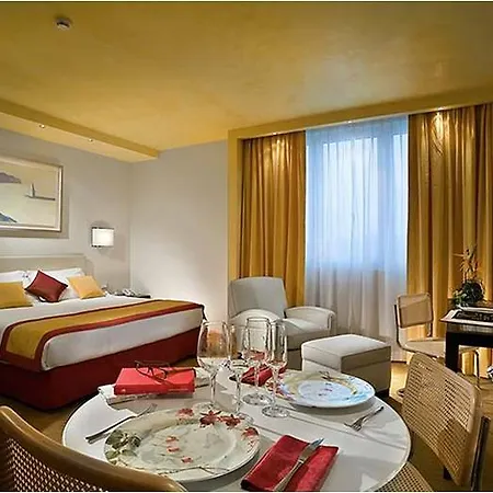 Crowne Plaza By Ihg Hotel 4*
