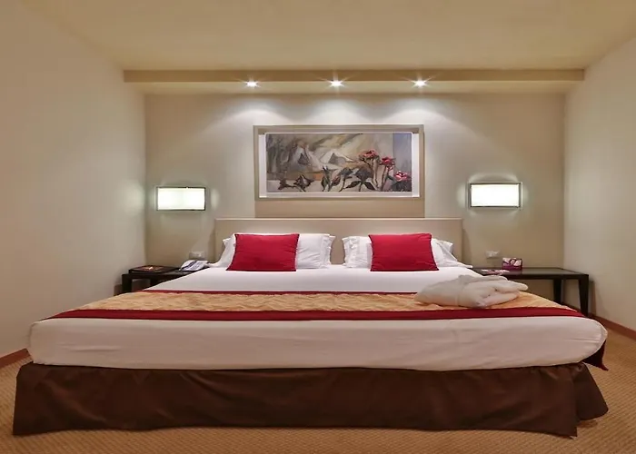 Crowne Plaza By Ihg 4*