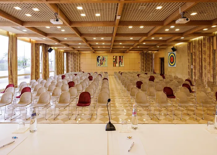 Crowne Plaza By Ihg 4*