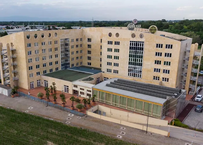 Crowne Plaza By Ihg Hotel 4*