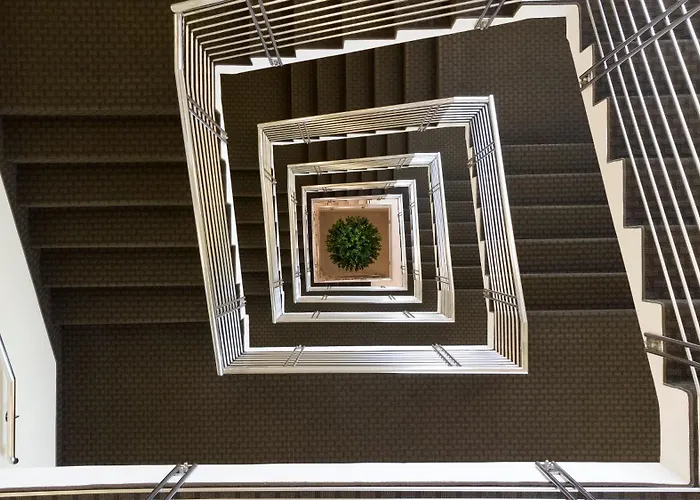 Crowne Plaza By Ihg Hotel 4*