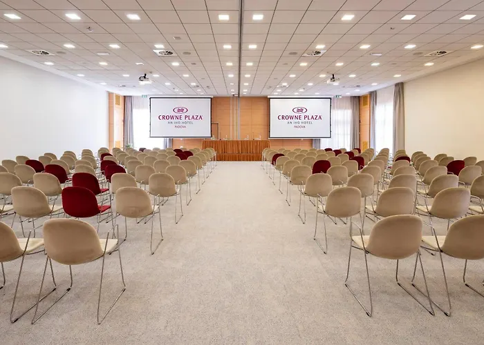 Crowne Plaza By Ihg Hotel