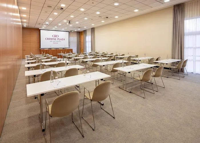 Crowne Plaza By Ihg Hotel