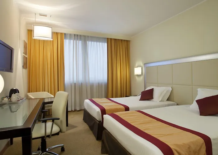 Hotel Crowne Plaza By Ihg 4*