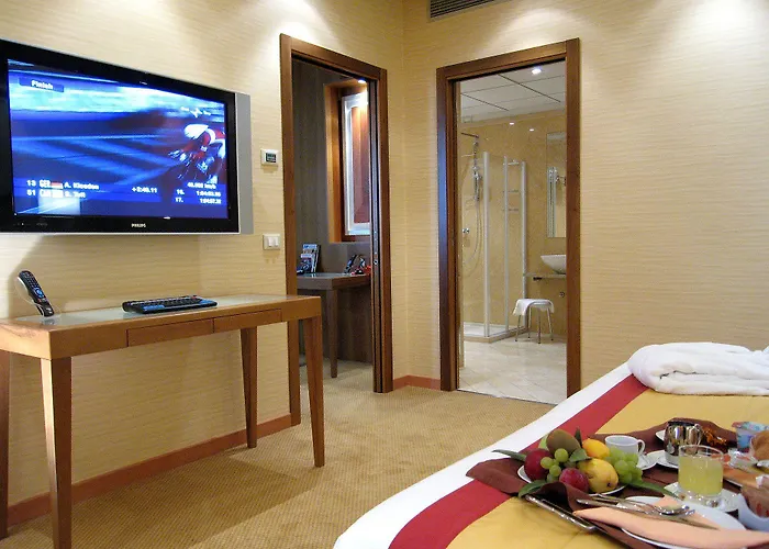 Crowne Plaza By Ihg Hotel