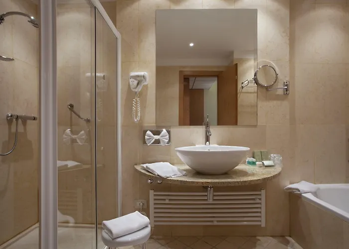 Crowne Plaza By Ihg