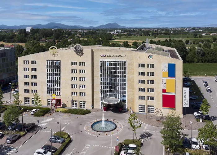 Crowne Plaza By Ihg Hotel