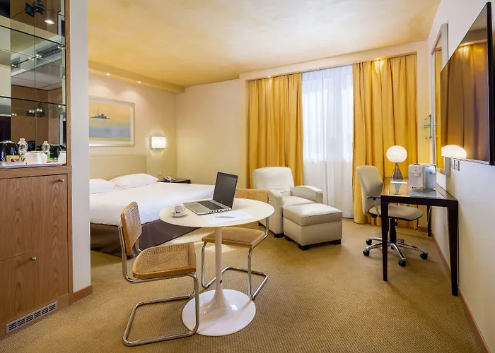 Crowne Plaza By Ihg