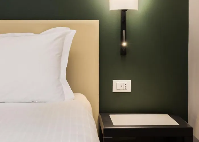 Crowne Plaza By Ihg Hotel 4*