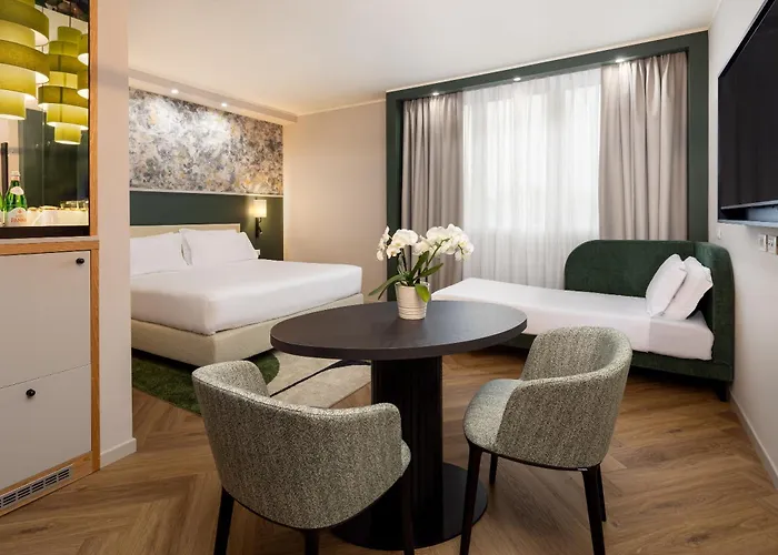 Crowne Plaza By Ihg Hotel 4*