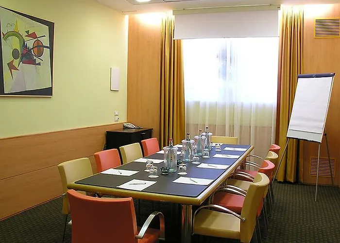 Crowne Plaza By Ihg